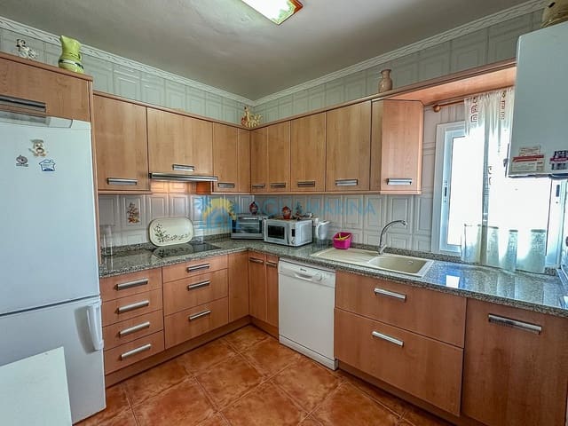 4 slaapkamer Rijtjeshuis te koop in Cómpeta - € 168.000 (Ref: 9049779)