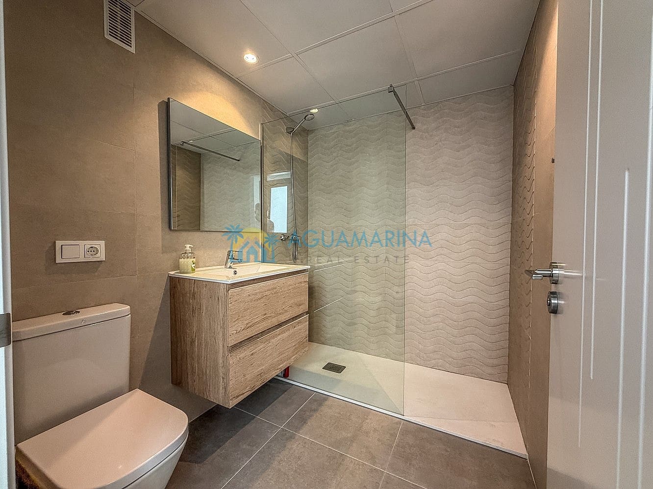 2 bedroom Apartment for sale in Torrox with pool - € 310,000 (Ref: 9899779)