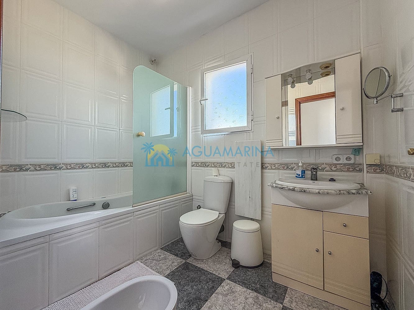 4 sypialnia Willa na sprzedaż w Torrox z basenem - 575 000 € (Ref: 9964374)