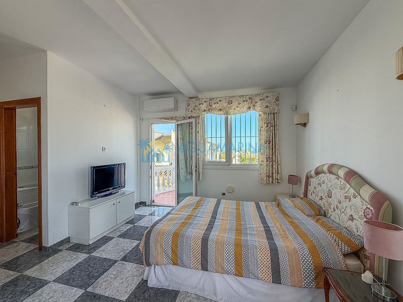 4 sypialnia Willa na sprzedaż w Torrox z basenem - 575 000 € (Ref: 9964374)