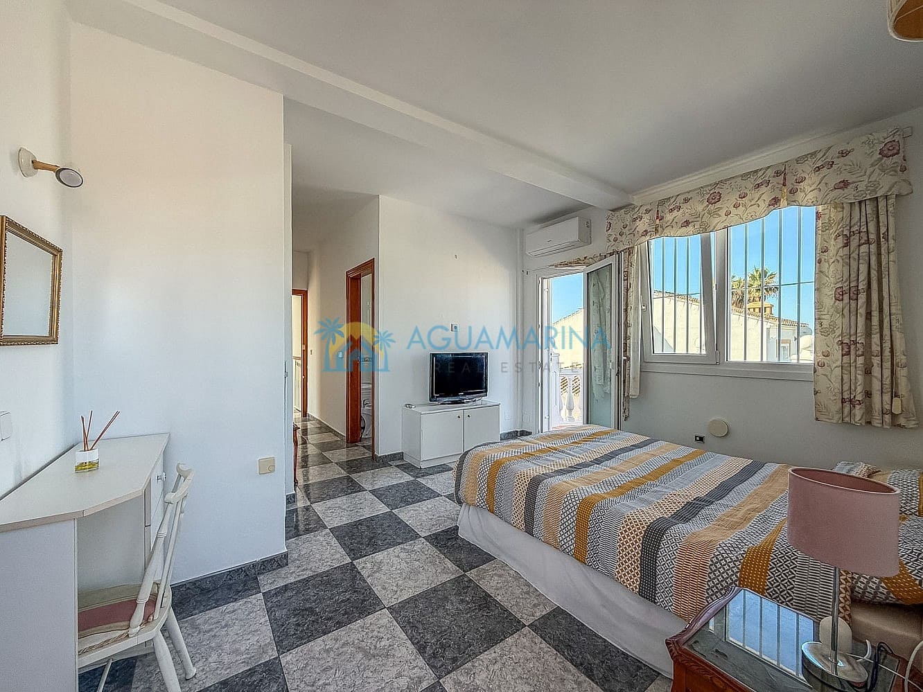 4 sypialnia Willa na sprzedaż w Torrox z basenem - 575 000 € (Ref: 9964374)