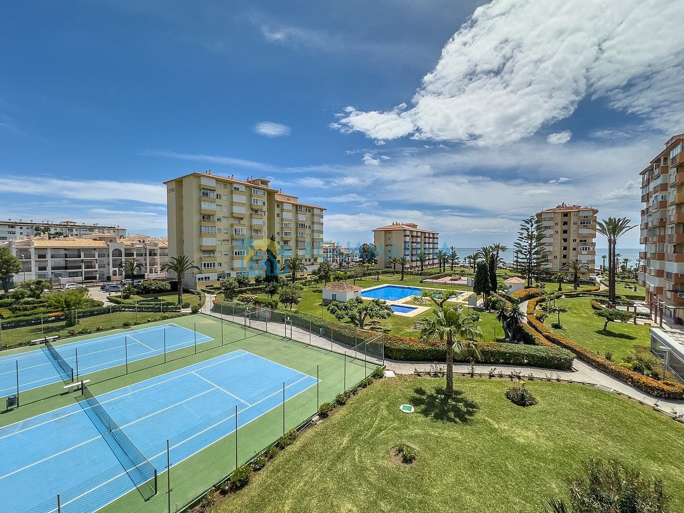 Apartamento de 1 habitación en Torrox-Costa en venta con piscina - 270.000 € (Ref: 9977942)