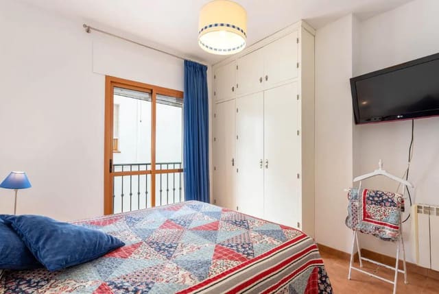 2 bedroom Apartment for rent in Frigiliana with pool - € 800 (Ref: 9374236)