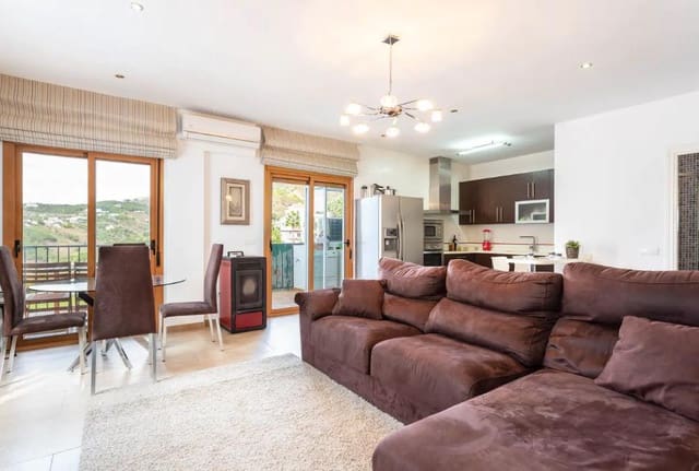 2 bedroom Apartment for rent in Frigiliana with pool - € 800 (Ref: 9374236)