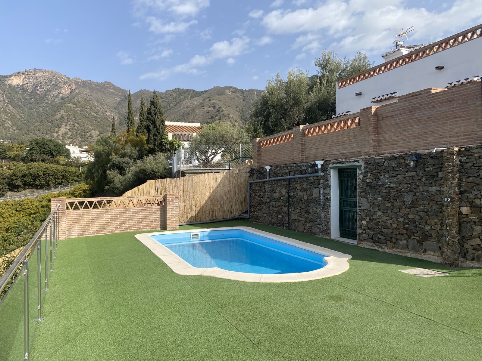 3 makuuhuone Huvila vuokrattavana paikassa Frigiliana mukana uima-altaan 
autotalli - 1 500 € (Ref: 9380060)