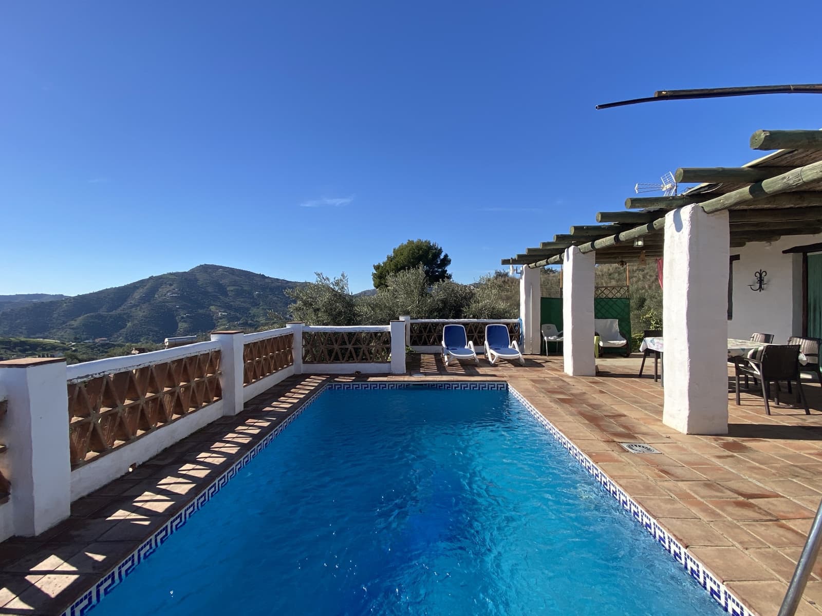 2 bedroom Finca/Country House for rent in Frigiliana with pool garage - € 950 (Ref: 9562543)