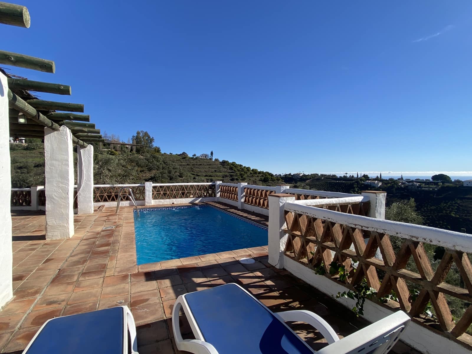 2 bedroom Finca/Country House for rent in Frigiliana with pool garage - € 950 (Ref: 9562543)