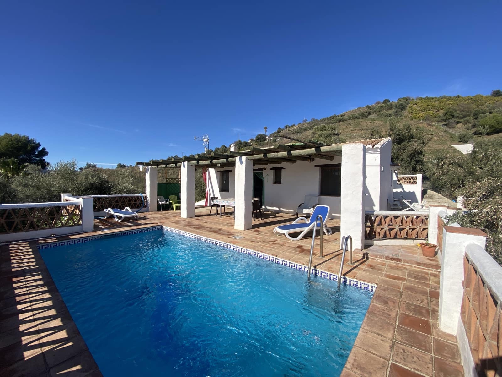 2 bedroom Finca/Country House for rent in Frigiliana with pool garage - € 950 (Ref: 9562543)