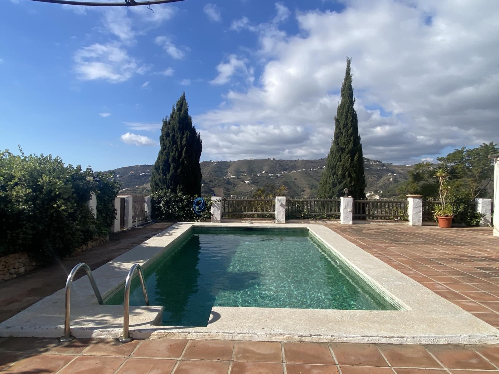 3 bedroom Villa for rent in Frigiliana with pool garage - € 1,400 (Ref: 9562594)