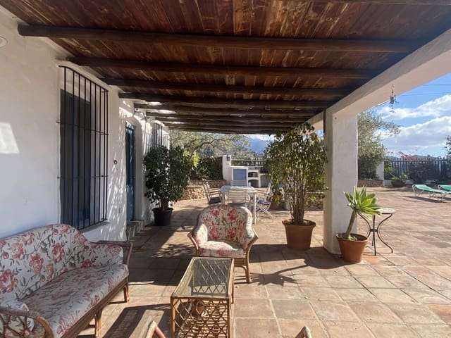 Chalet de 3 habitaciones en Frigiliana en alquiler con piscina garaje - 1.400 € (Ref: 9562594)