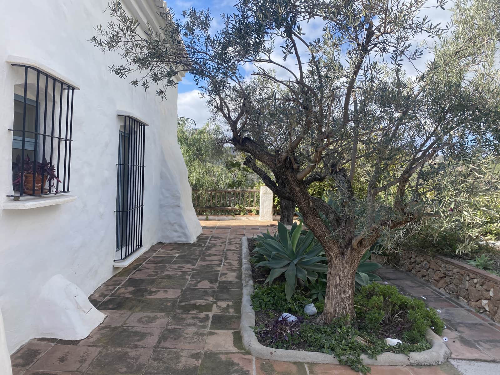 3 bedroom Villa for rent in Frigiliana with pool garage - € 1,400 (Ref: 9562594)