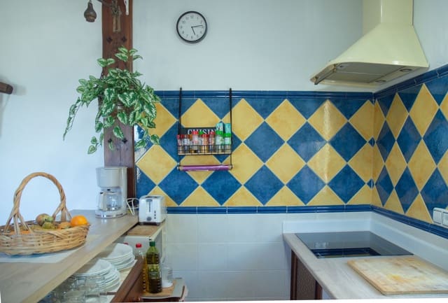 2 quarto Moradia para arrendar em Frigiliana com piscina garagem - 1 000 € (Ref: 9614524)