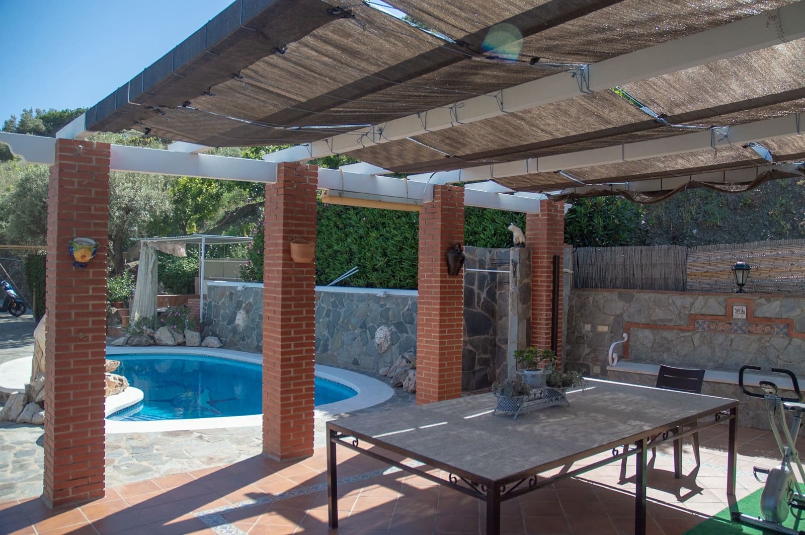 Chalet de 2 habitaciones en Frigiliana en alquiler con piscina garaje - 1.000 € (Ref: 9614524)