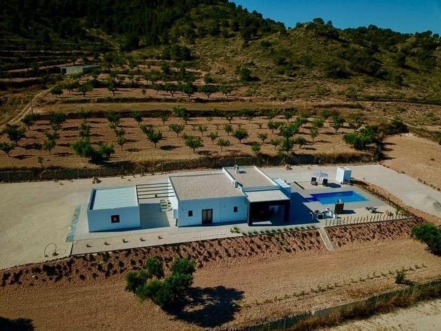 3 soveværelse Villa til salg i La Canalosa med swimmingpool garage - € 410.000 (Ref: 10071756)