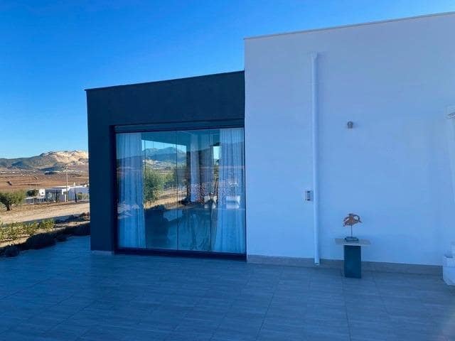 3 soveværelse Villa til salg i La Canalosa med swimmingpool garage - € 410.000 (Ref: 10071756)