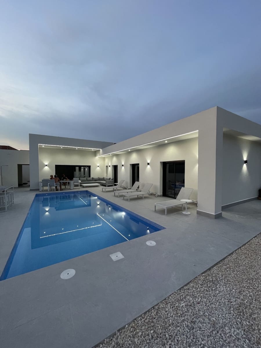 3 slaapkamer Villa te koop in La Romana met zwembad garage - € 390.000 (Ref: 10071763)