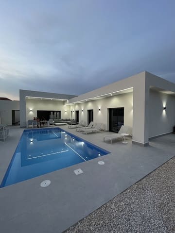 3 slaapkamer Villa te koop in La Romana met zwembad garage - € 390.000 (Ref: 10071763)