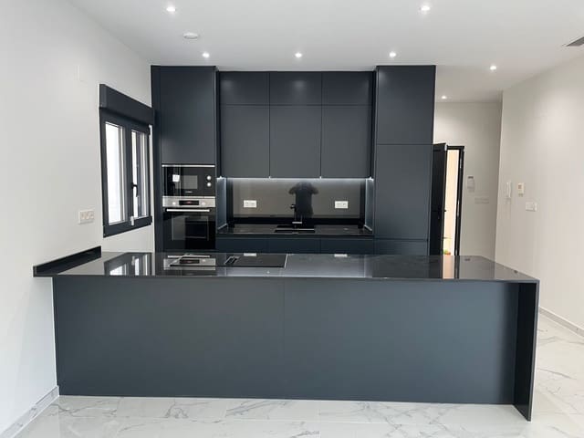 3 slaapkamer Villa te koop in La Romana met zwembad garage - € 390.000 (Ref: 10071763)