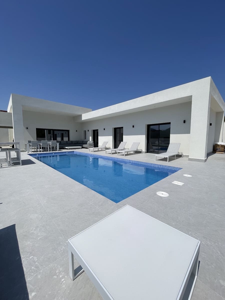 3 slaapkamer Villa te koop in La Romana met zwembad garage - € 390.000 (Ref: 10071763)