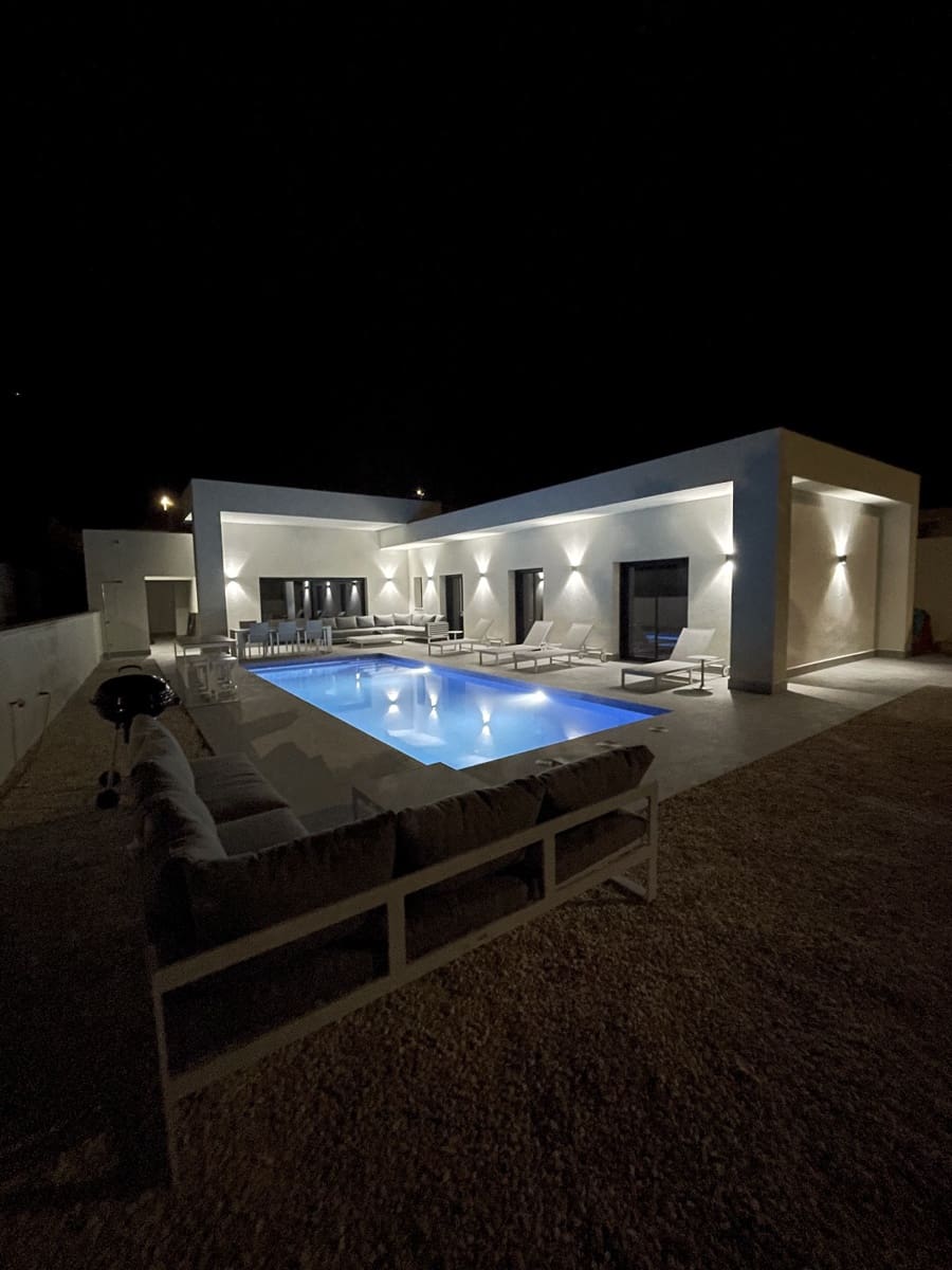 3 slaapkamer Villa te koop in La Romana met zwembad garage - € 390.000 (Ref: 10071763)