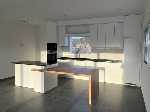 3 makuuhuone Huvila myytävänä paikassa Pinoso mukana uima-altaan - 365 000 € (Ref: 10071773)