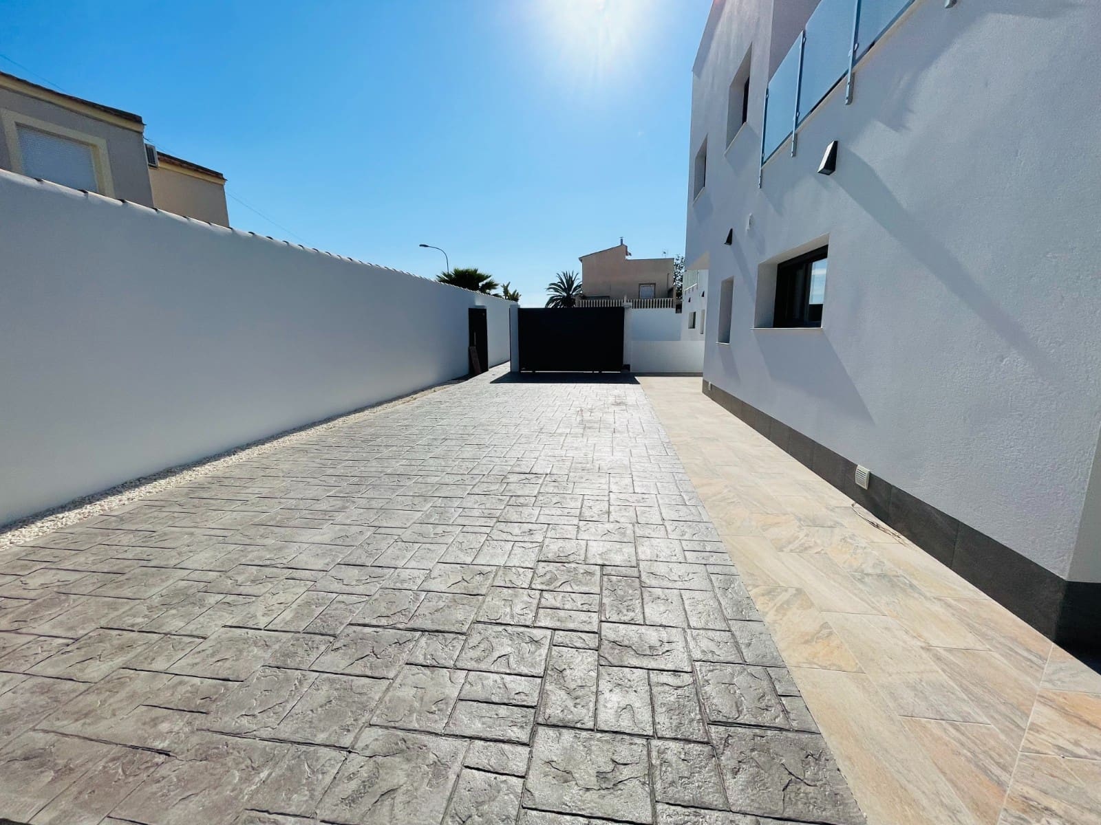 5 makuuhuone Huvila myytävänä paikassa Torrevieja mukana 
autotalli - 1 200 000 € (Ref: 10071792)