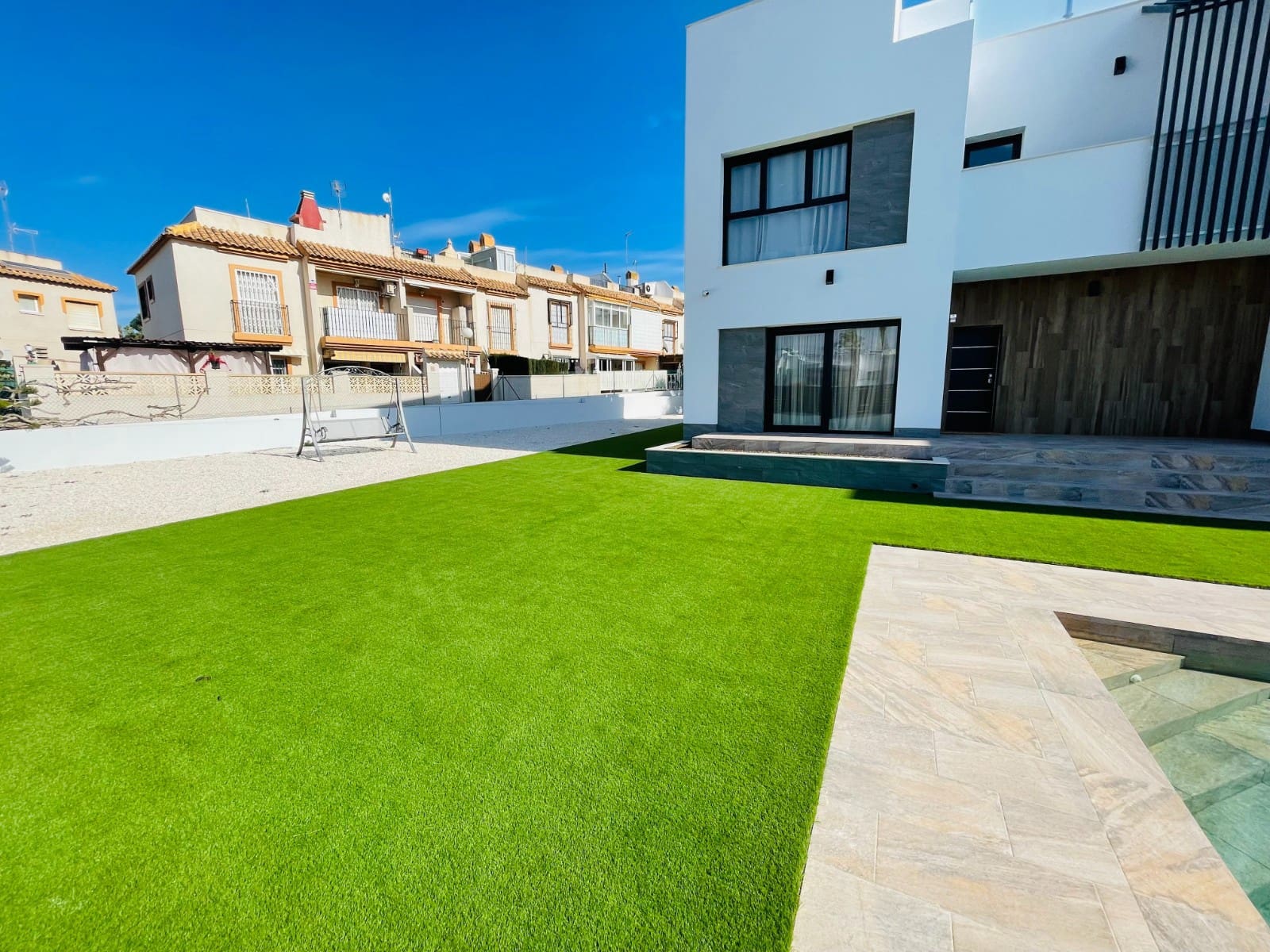 5 makuuhuone Huvila myytävänä paikassa Torrevieja mukana 
autotalli - 1 200 000 € (Ref: 10071792)