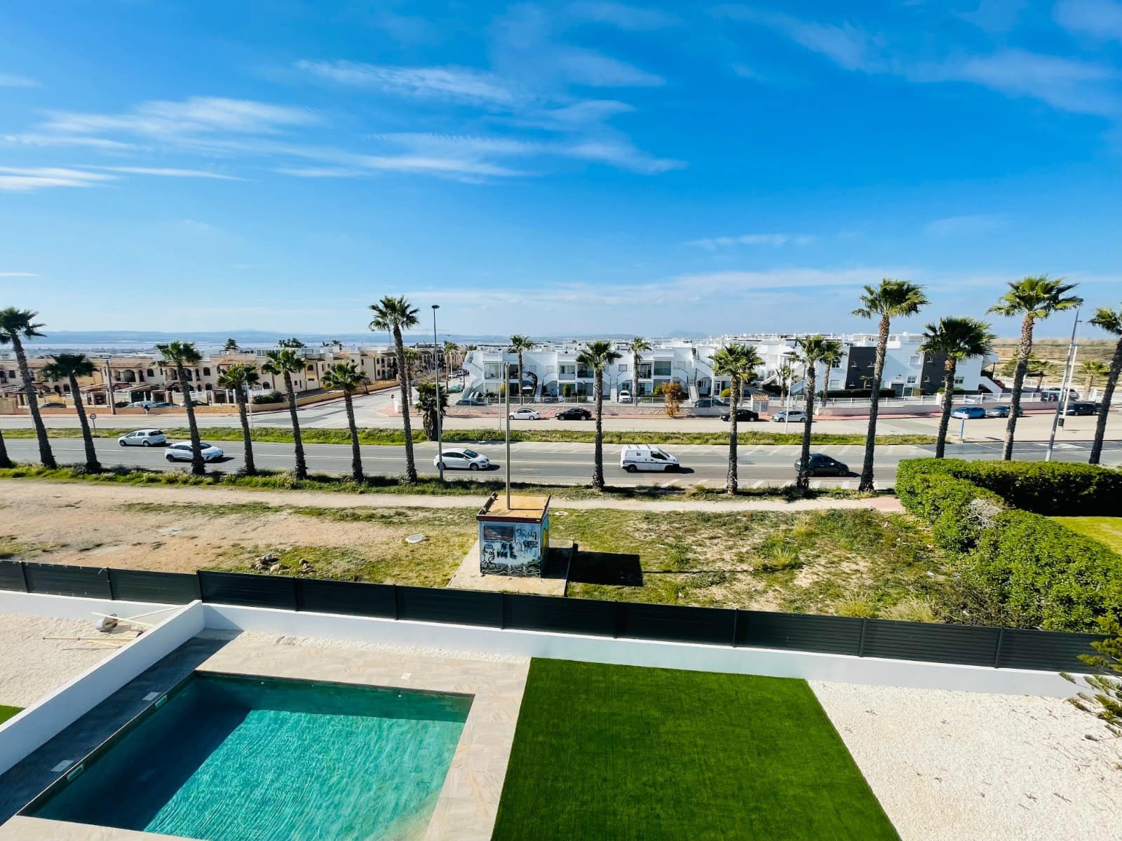 5 makuuhuone Huvila myytävänä paikassa Torrevieja mukana 
autotalli - 1 200 000 € (Ref: 10071792)