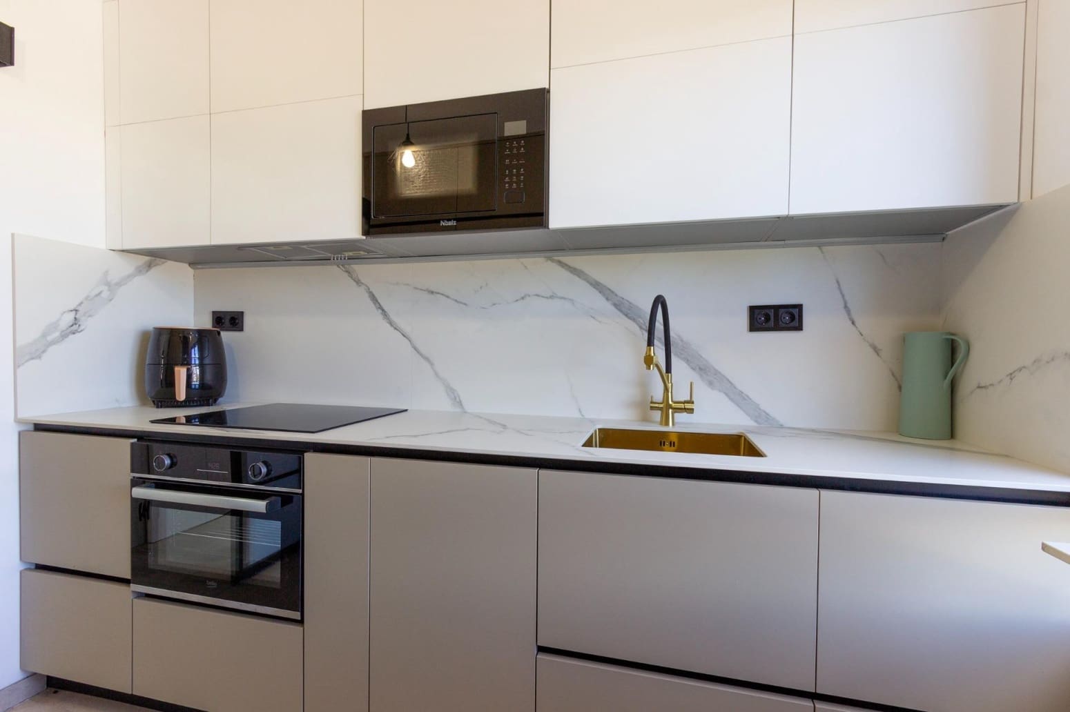 Piso de 2 habitaciones en Benidorm en alquiler con garaje - 1.500 € (Ref: 9489936)