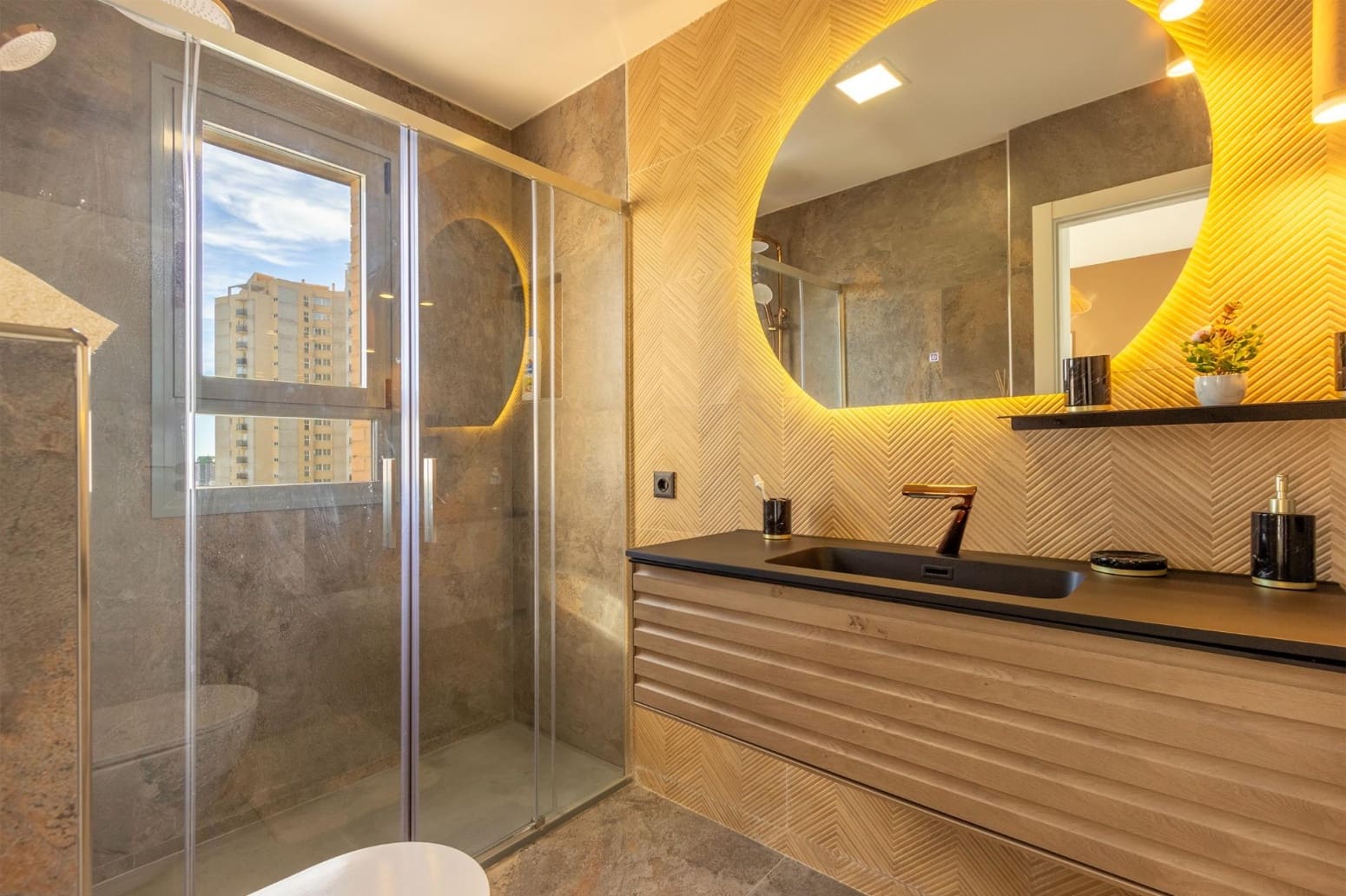 Piso de 2 habitaciones en Benidorm en alquiler con garaje - 1.500 € (Ref: 9489936)