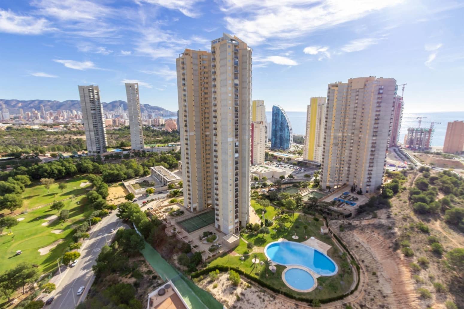 Piso de 2 habitaciones en Benidorm en alquiler con garaje - 1.500 € (Ref: 9489936)