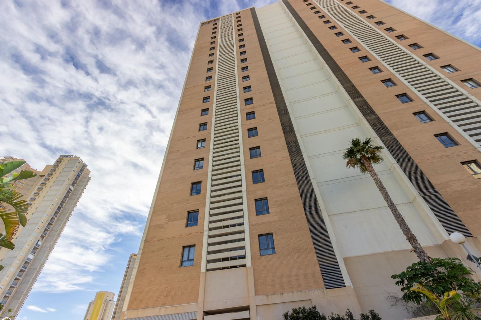 Piso de 2 habitaciones en Benidorm en alquiler con garaje - 1.500 € (Ref: 9489936)