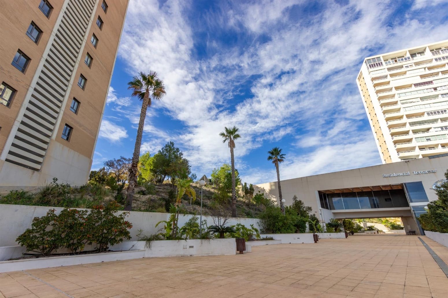 Piso de 2 habitaciones en Benidorm en alquiler con garaje - 1.500 € (Ref: 9489936)