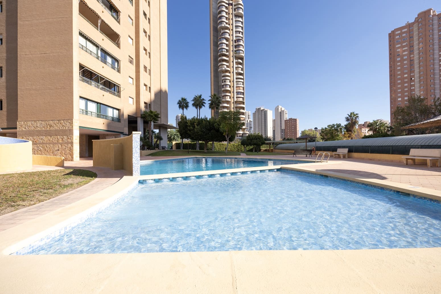 Piso de 3 habitaciones en Benidorm en venta con piscina garaje - 349.900 € (Ref: 9489937)