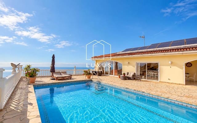 4 soverom Villa til salgs i Tacoronte med svømmebasseng garasje - € 1 300 000 (Ref: 10135102)