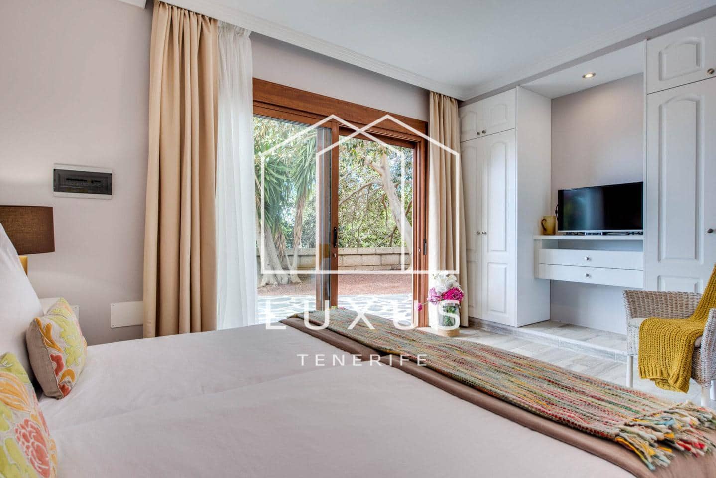 14 soverom Villa til salgs i Guia de Isora med svømmebasseng - € 2 500 000 (Ref: 7483807)