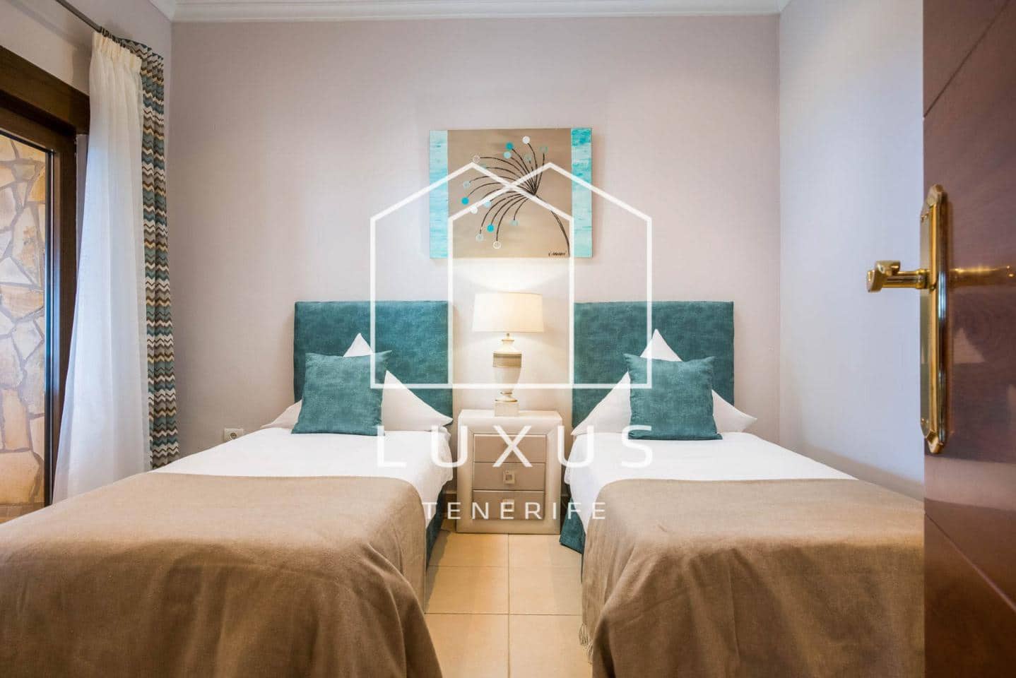 14 soverom Villa til salgs i Guia de Isora med svømmebasseng - € 2 500 000 (Ref: 7483807)