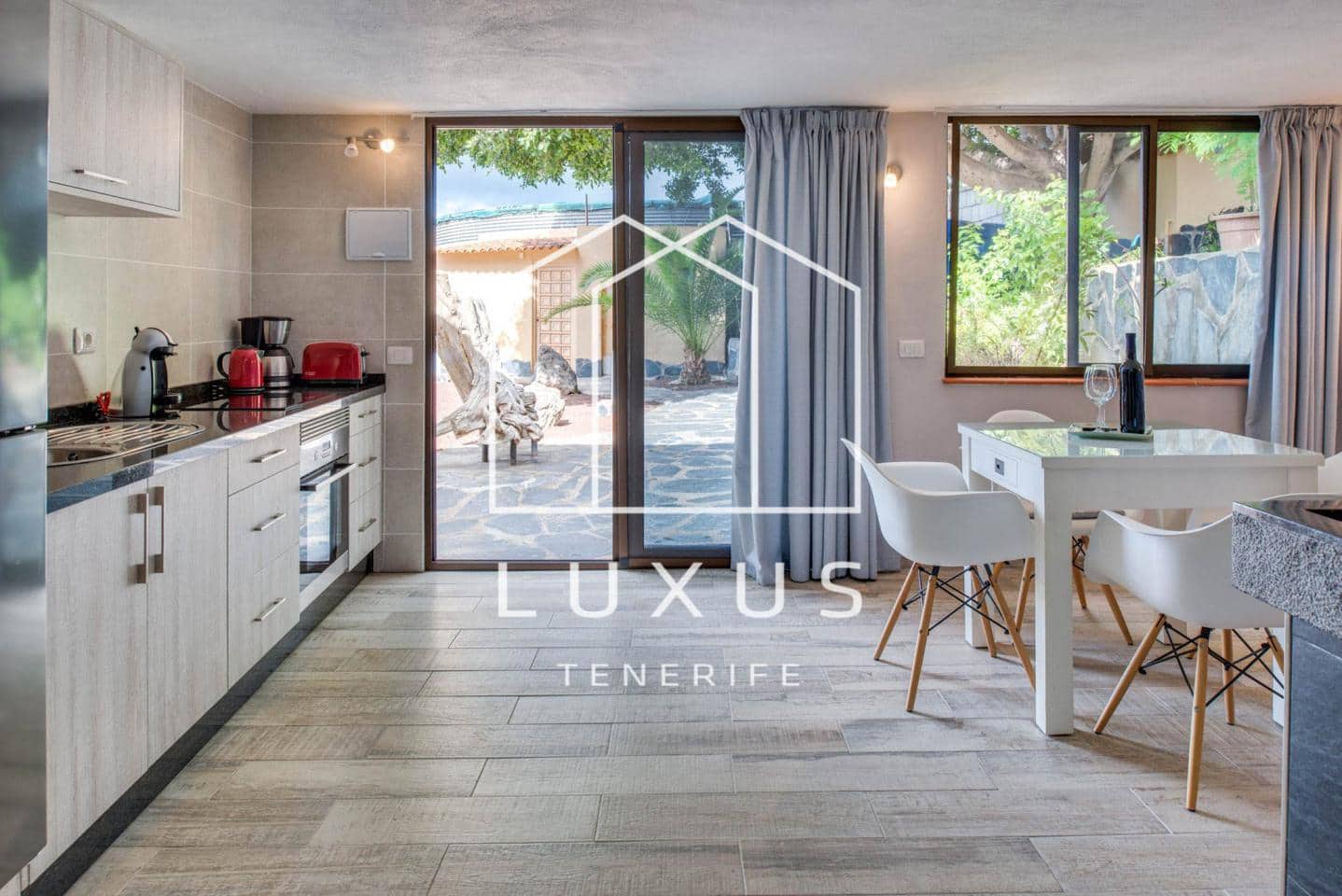 14 soverom Villa til salgs i Guia de Isora med svømmebasseng - € 2 500 000 (Ref: 7483807)