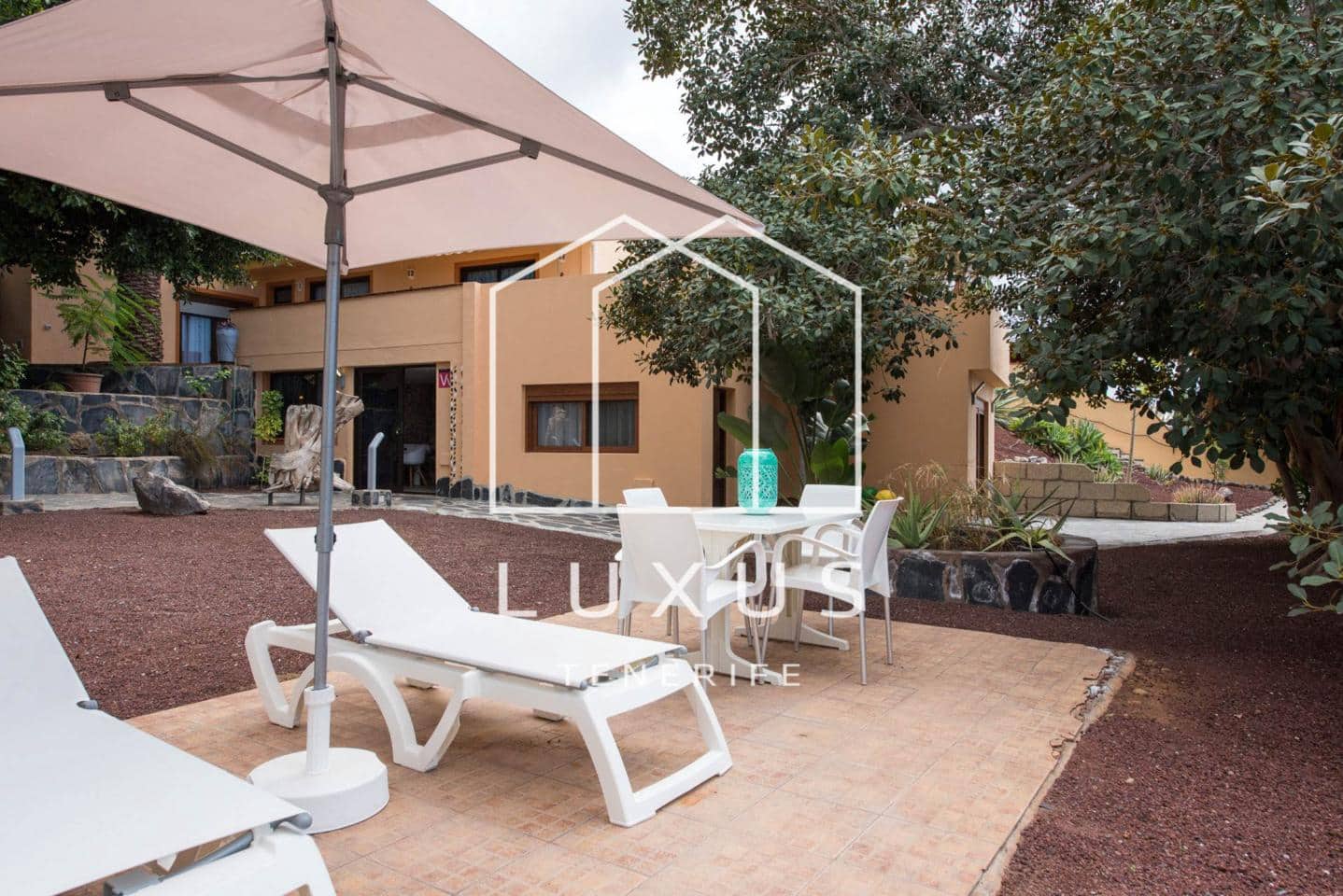 14 soverom Villa til salgs i Guia de Isora med svømmebasseng - € 2 500 000 (Ref: 7483807)