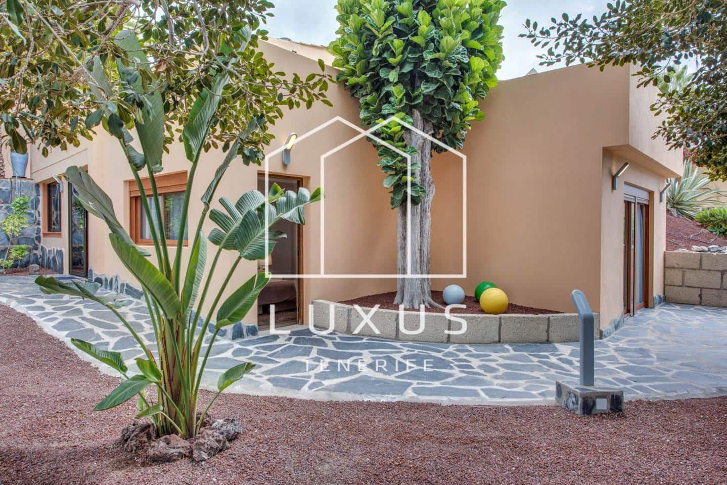 14 soverom Villa til salgs i Guia de Isora med svømmebasseng - € 2 500 000 (Ref: 7483807)