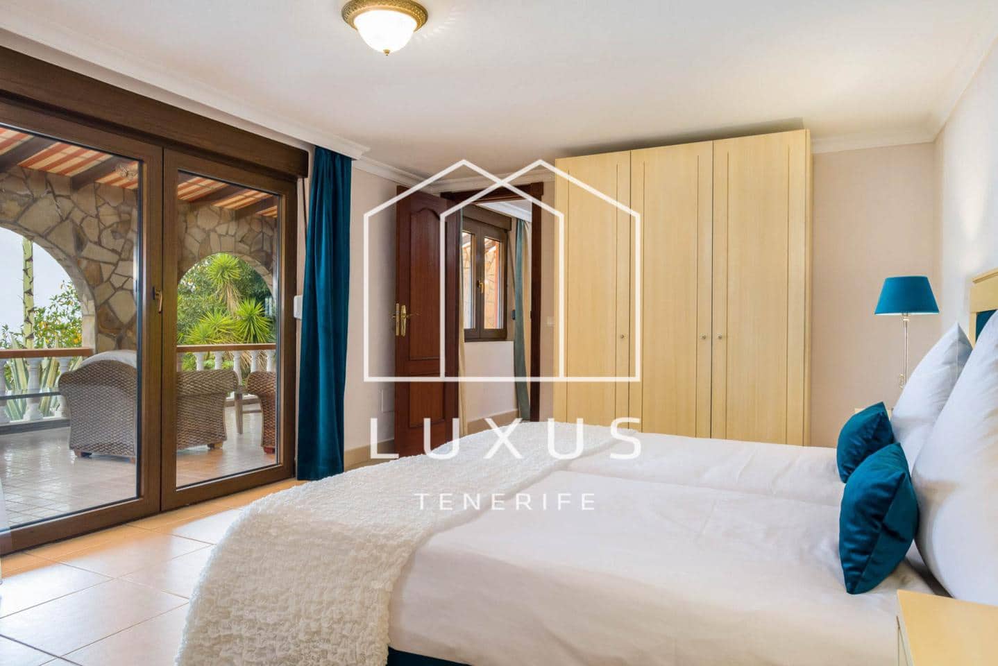 14 soverom Villa til salgs i Guia de Isora med svømmebasseng - € 2 500 000 (Ref: 7483807)