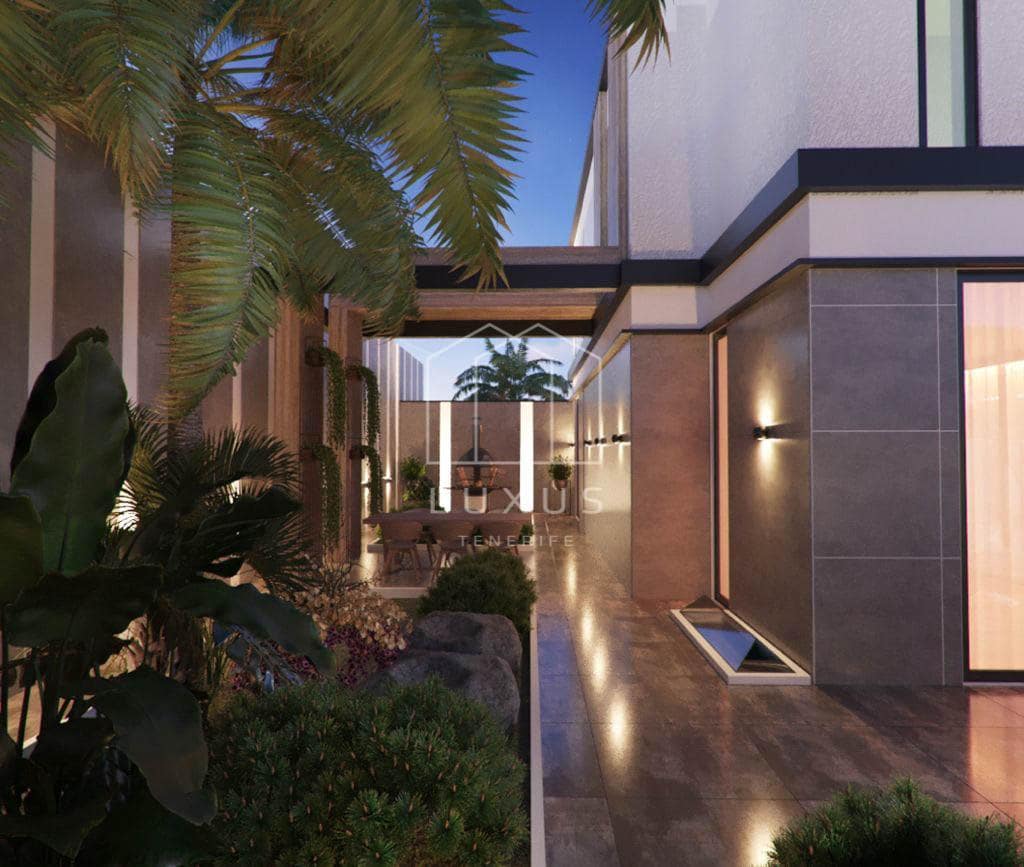 5 bedroom Villa for sale in Costa Adeje with pool garage - € 1,950,000 (Ref: 7635878)