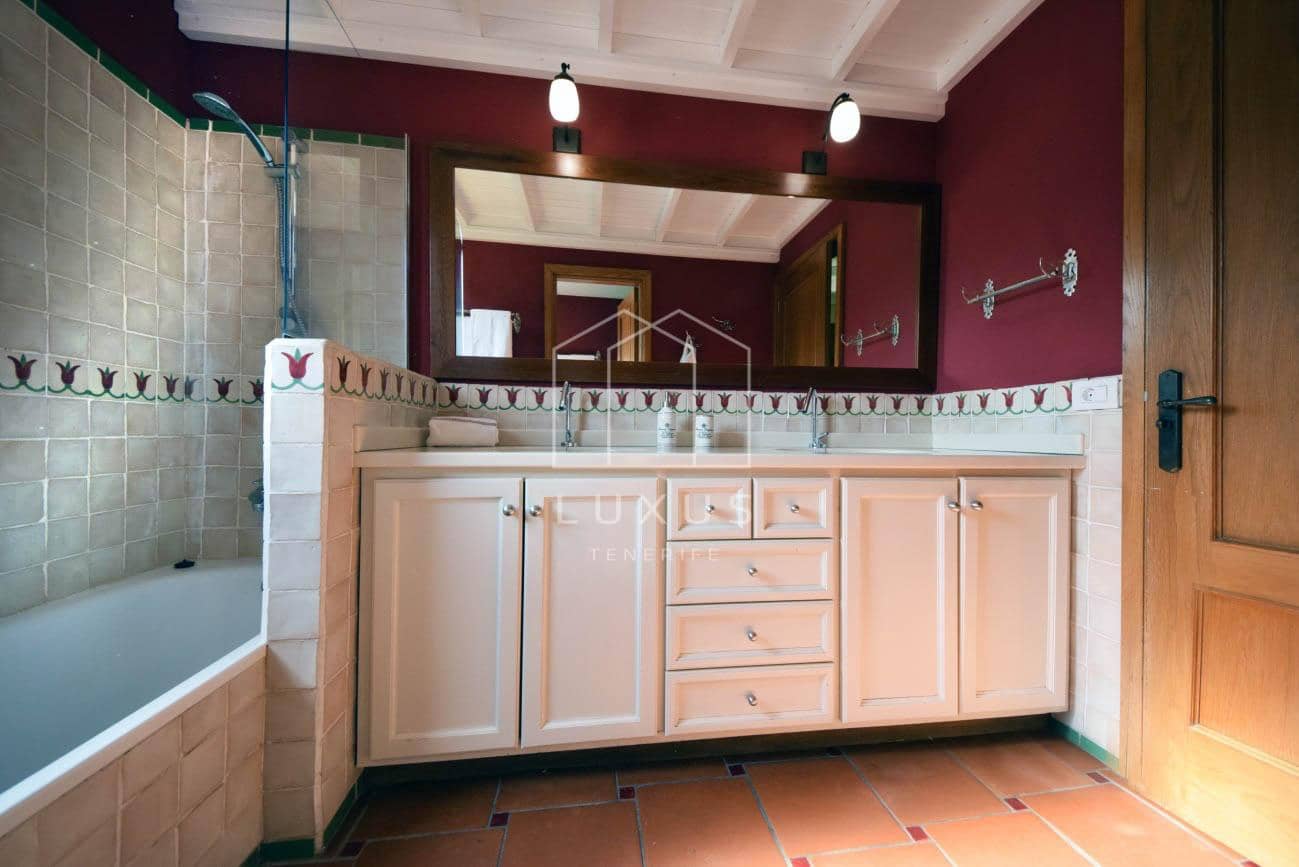 4 sovrum Villa till salu i Puerto de la Cruz med pool garage - 1 490 000 € (Ref: 7991730)