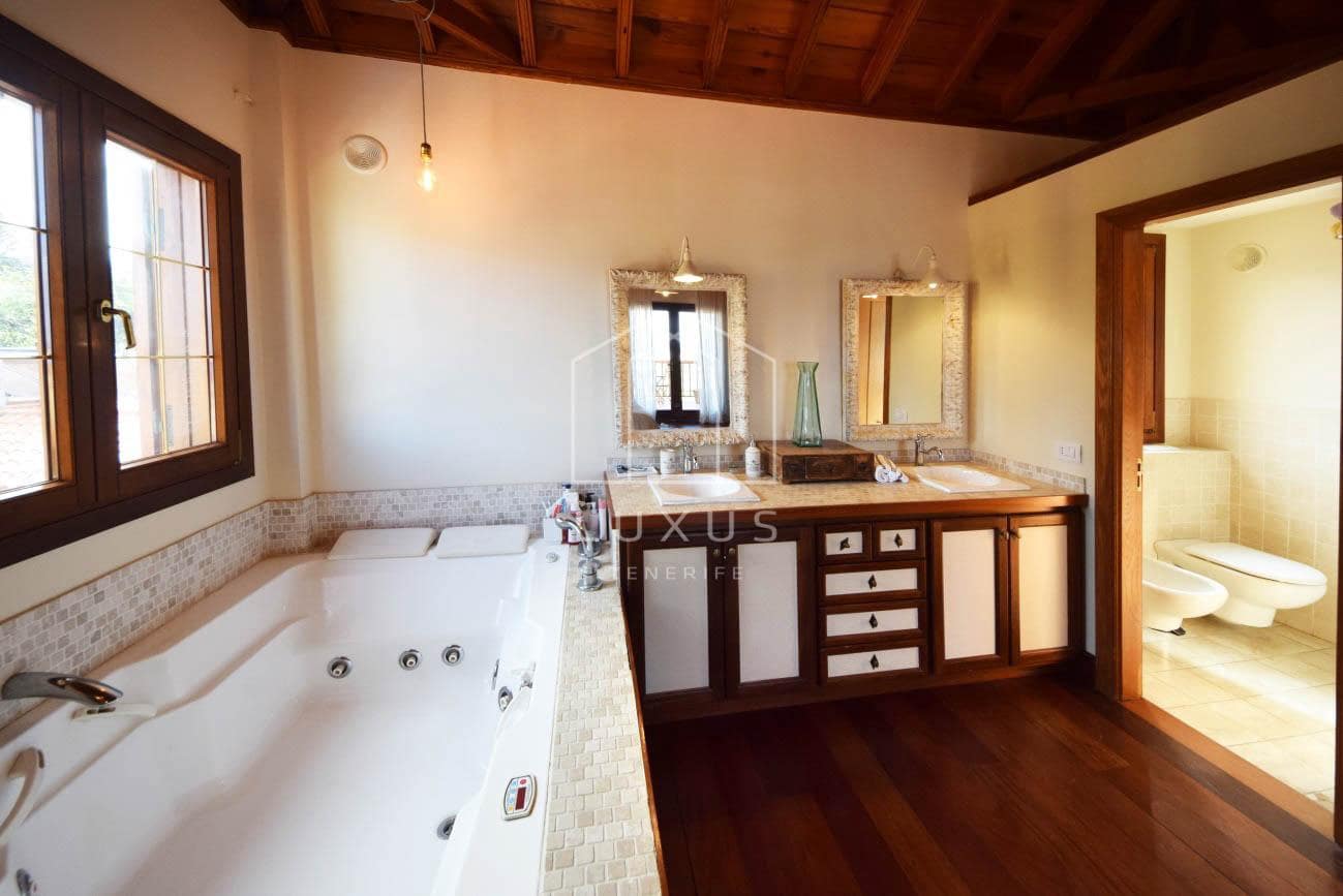 4 sovrum Villa till salu i Puerto de la Cruz med pool garage - 1 490 000 € (Ref: 7991730)