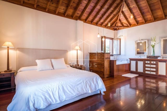 4 sovrum Villa till salu i Puerto de la Cruz med pool garage - 1 490 000 € (Ref: 7991730)