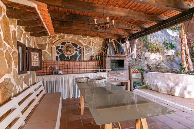 4 slaapkamer Villa te koop in El Sauzal met zwembad - € 900.000 (Ref: 8836292)