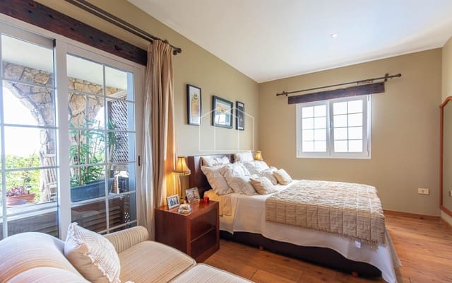 4 slaapkamer Villa te koop in Tacoronte met zwembad - € 1.200.000 (Ref: 8981710)
