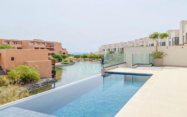 3 soverom Villa til salgs i Amarilla Golf, San Miguel de Abona med svømmebasseng garasje - € 1 799 000 (Ref: 9216848)