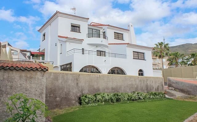 Chalet de 4 habitaciones en Barranco Hondo, Candelaria en venta con piscina garaje - 899.000 € (Ref: 9506921)
