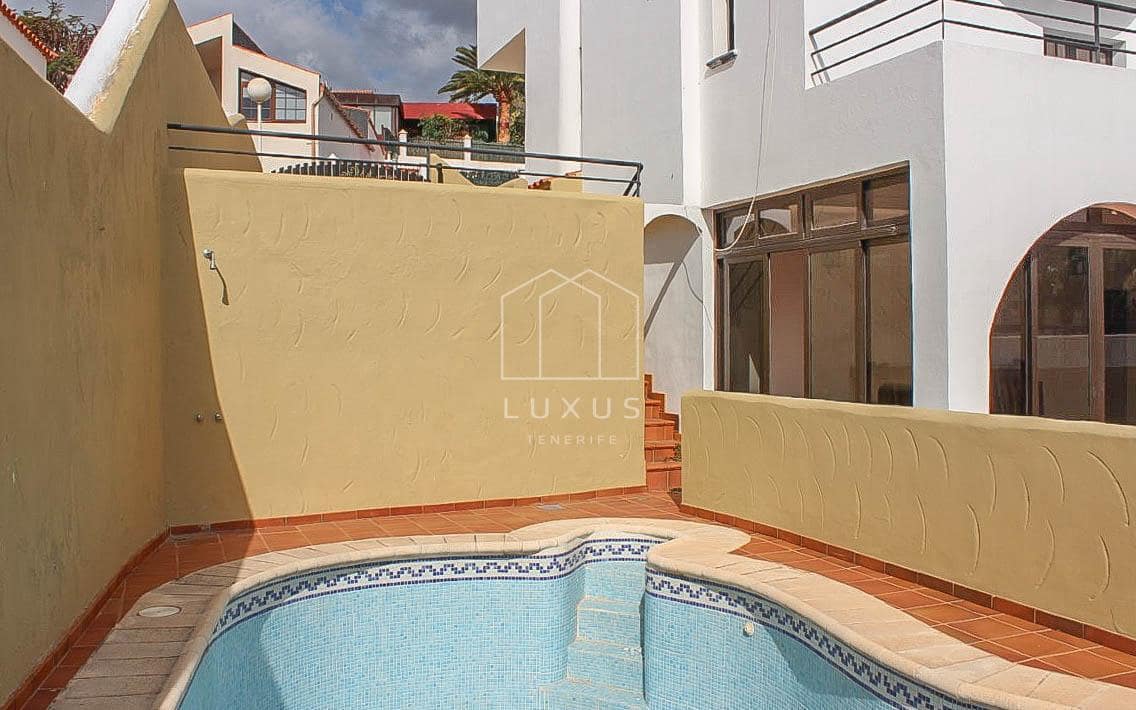 4 bedroom Villa for sale in Barranco Hondo with pool garage - € 899,000 (Ref: 9506921)